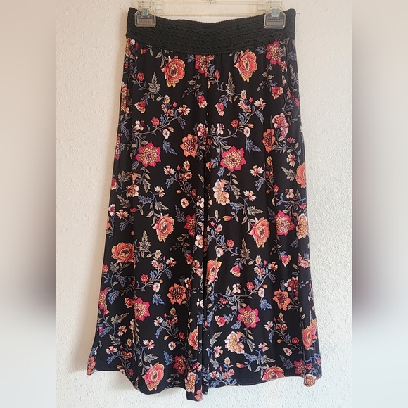 🔥Women's Cropped Black Floral Culottes Gaucho Style Capri Pants Size M - Picture 5 of 6